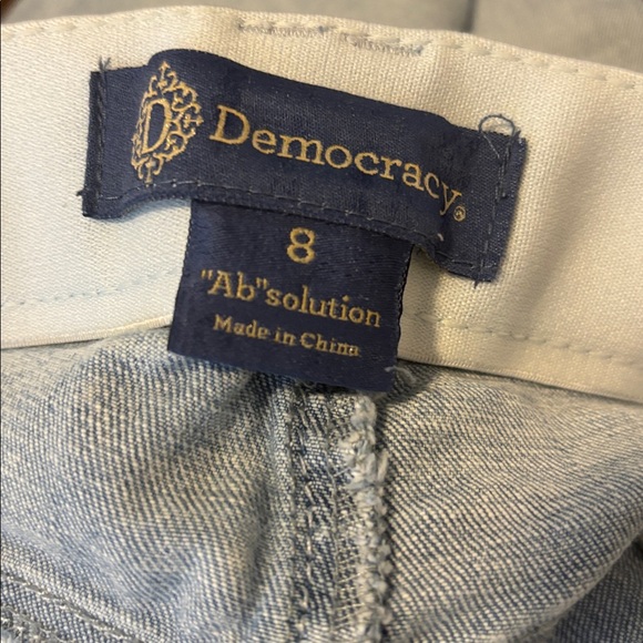 Democracy Light Blue Distressed Cropped Jeans size 8 - Picture 6 of 7